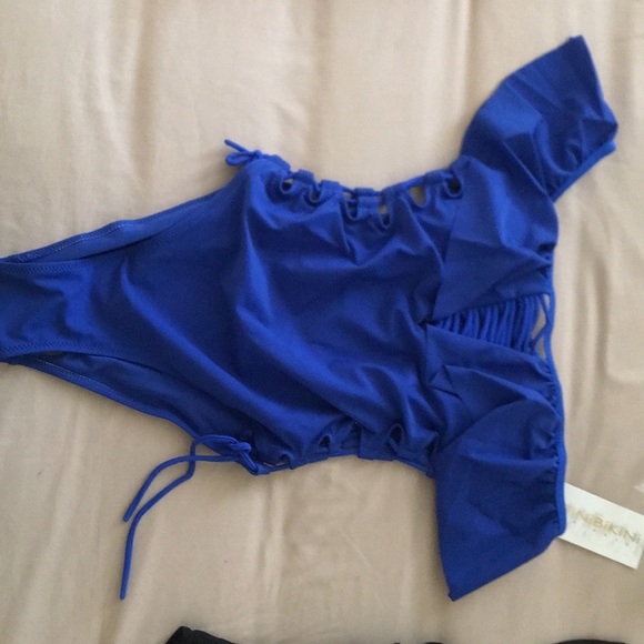 New Swimsuit. NEVER been used/wore - Picture 2 of 3